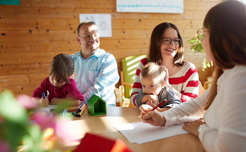 Eine Familie lässt sich beraten